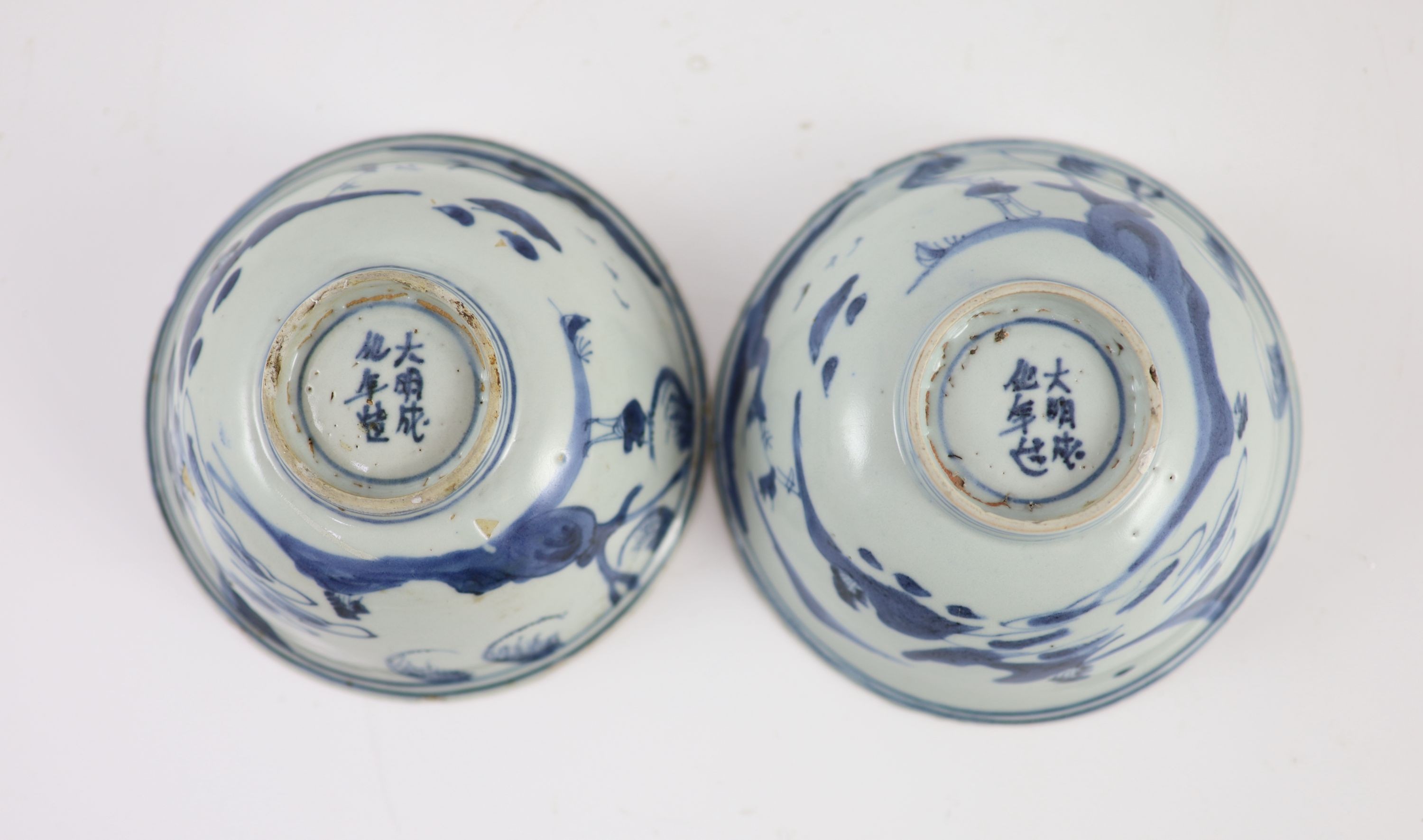 A pair of Chinese Ming blue and white bowls, Wanli period, 13.5 cm diameter